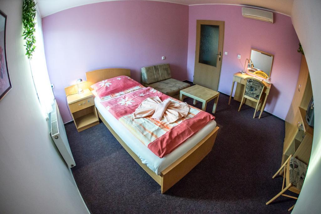 Hotel Na Jizni Přerov 객실 사진
